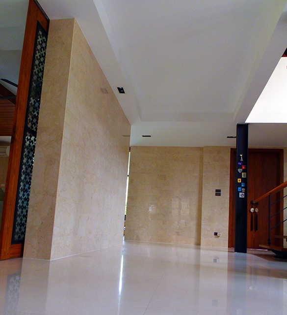 Crema Mafill marble wall corridor โ Nichadathani Bangkok